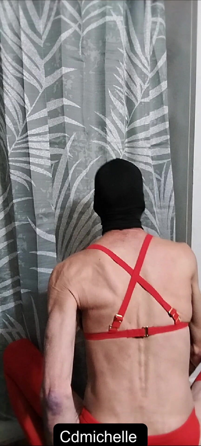 Crossdressers Cd Michelle wearing sexy lingerie: セクシーな赤い水着を着るよりもセクシーな白い水着を着てバスルームでcdmichelle