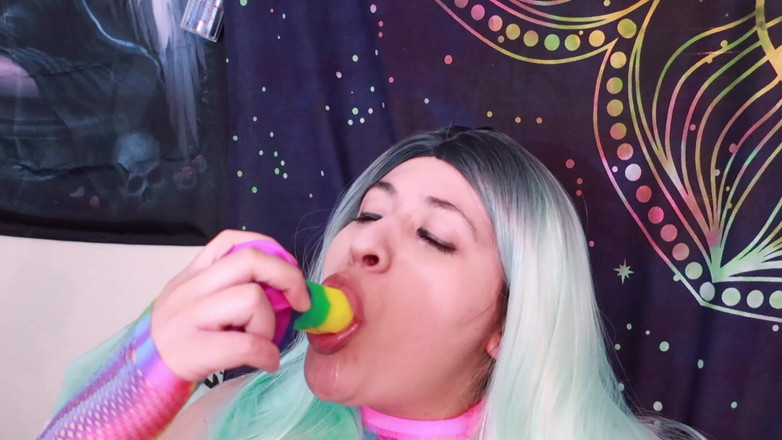 VickyVixen: Rave-mädchen spielt mit ihrem lieblingsspielzeug