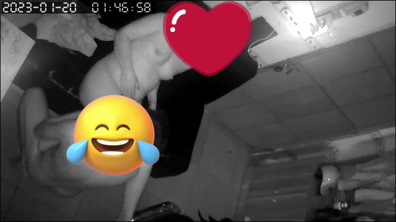 Publicphuongly: Pasutri di sofa - momen mesra yang ditangkap untuk selamanya