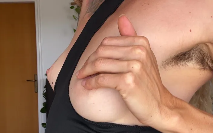 Amelie Lei: I Tease You with My New Sexy Dress