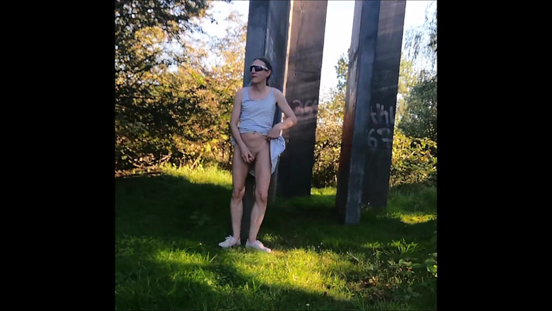 Slut Bella: Mrdka v přírodě