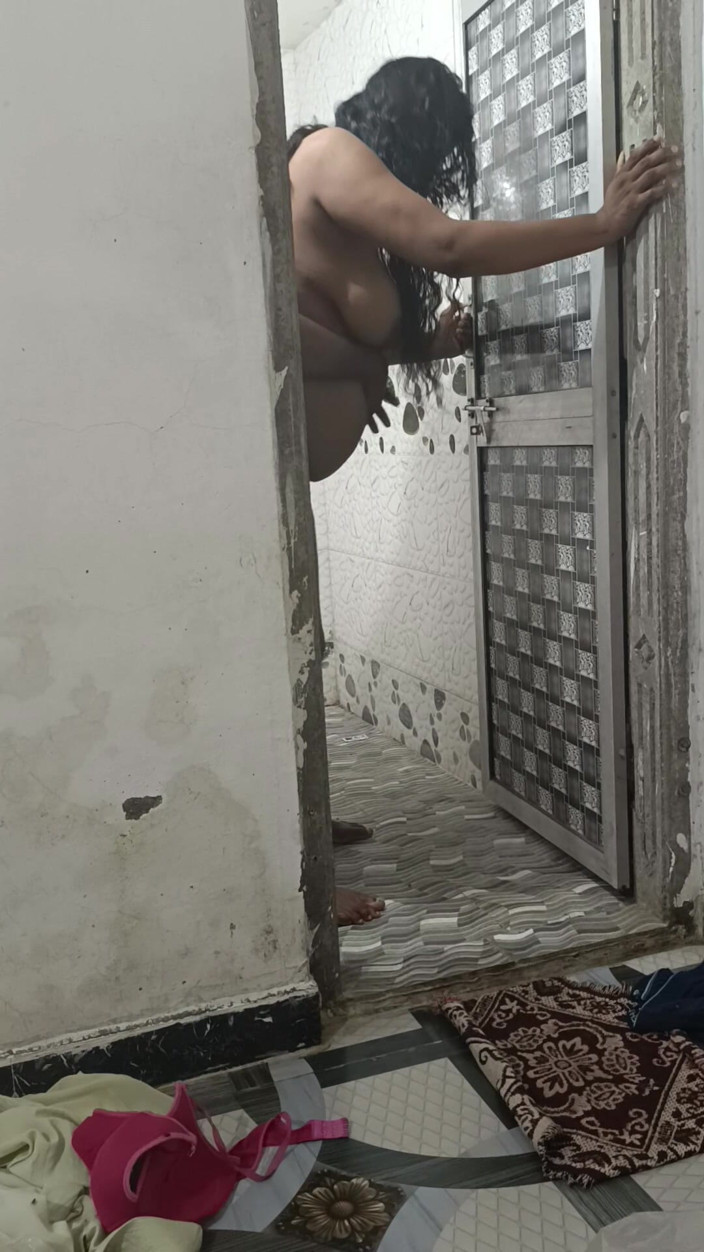 Bhabhi UP: Дезі Індія, гаряча бхабхі в туалеті, mein to chhod do