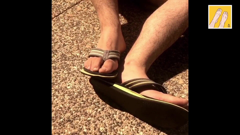 Manlyfoot: 在爱的记忆 - 不见了但从未忘记 - 黑色和金色的人字拖致敬 - manlyfoot