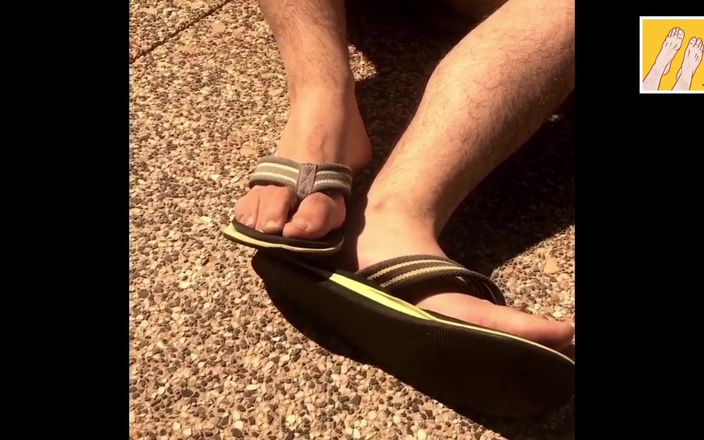 Manly foot: In liebender erinnerung - vorbei, aber nie vergessen - schwarz-gold-flip flops the...