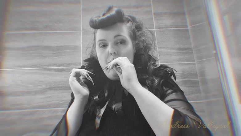 Mxtress Valleycat: Vape Cloud Oblivion