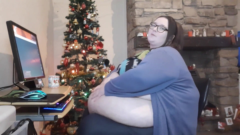 SSBBWLadyBrads: Cea mai grasă fată de la serviciu își freacă burta
