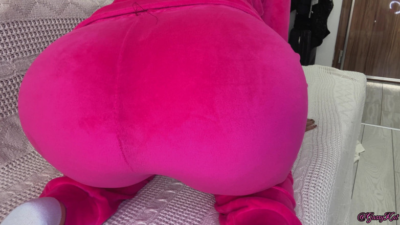 GassyKat: Roze trainingspak stinkende scheten