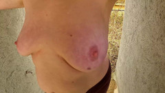 Bouncy Tits Action: Výprasek koz na staveništi