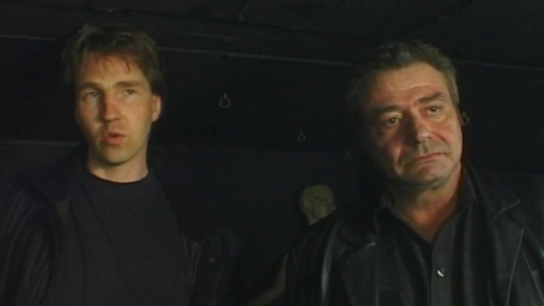 Absolute BDSM films - The original: Dominante tengere vrouw in kooi