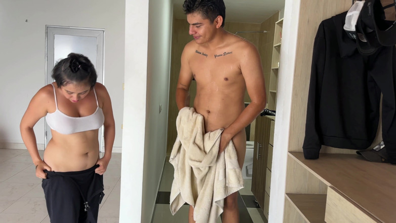 ManuelaAlvarez: 我看到我饥渴的继兄弟在自慰，我看着他很热，所以我提议把他又大又丰富的鸡巴放进我体内。