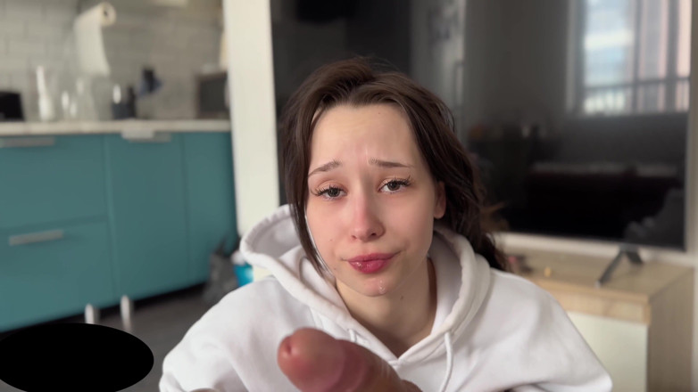 HannahKim: Uno sconosciuto si è intrufolato in casa mia e voleva rubare...