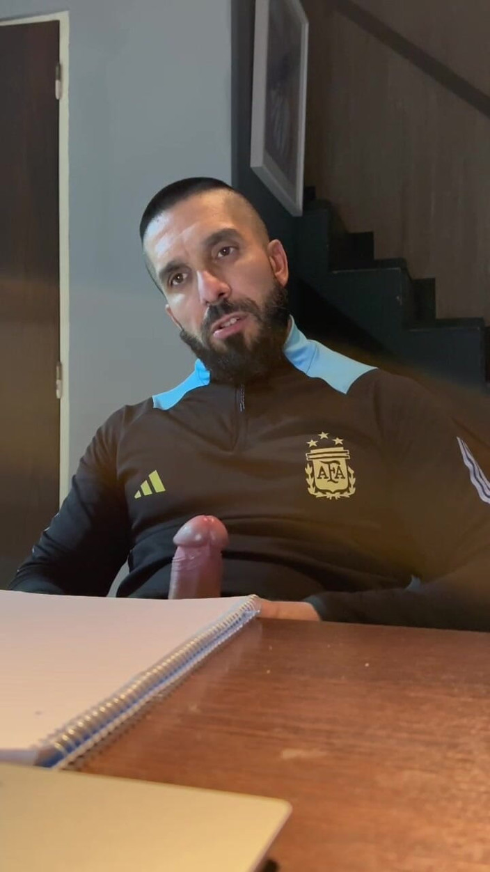 Bulltovich: Me Corro Y Lo Lamo Directamente Desde Mi Glande