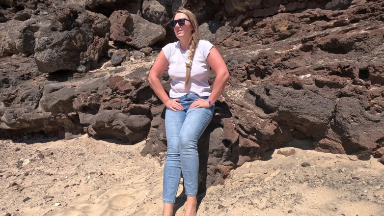 Emma Voyeur: Casual Beach Pee - กางเกงยีนส์เปียกเอาท์ดอร์