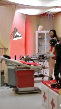 Pacient în clinica de cauciuc, partea 1