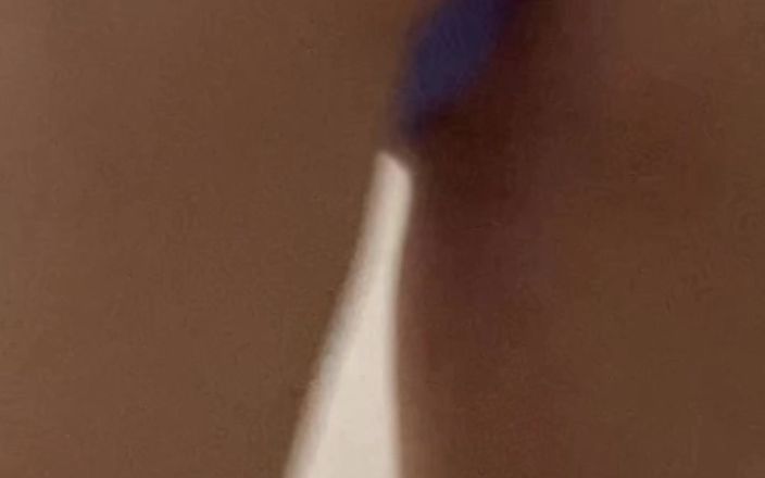 MaybeNatty: Pov: gadis 18 tahun lagi joget dan buka baju untukmu