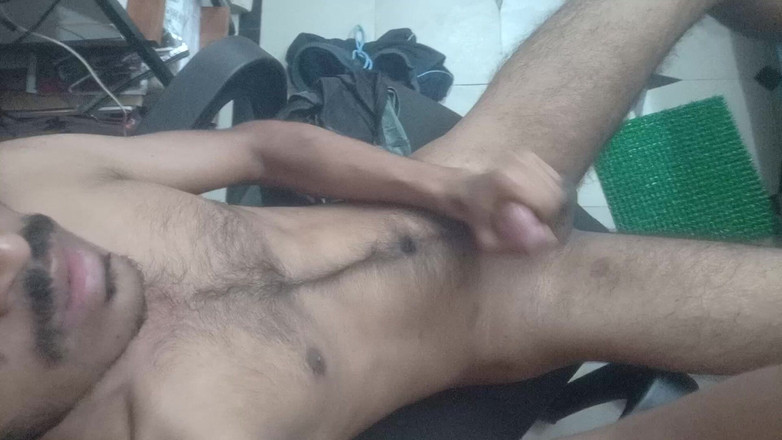 Suhas: Гей мастурбирует с камшотом