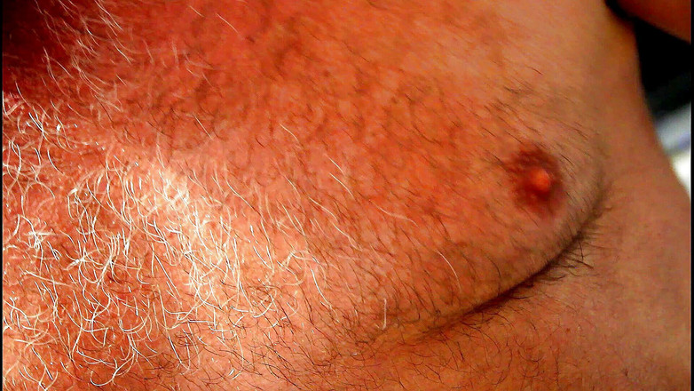 Gaybear1966: 게이 곰 거유 덩어리 근육 이두근 훈련 . 흑인 대물 자지에게 따먹히는 밀프