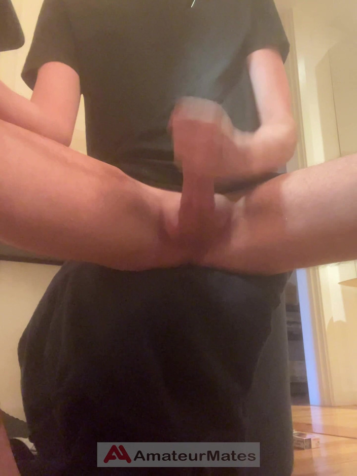 AmateurBoysPissing: Kepergok ngocok kontol teman sekamarku di depan kamera di bokep,...