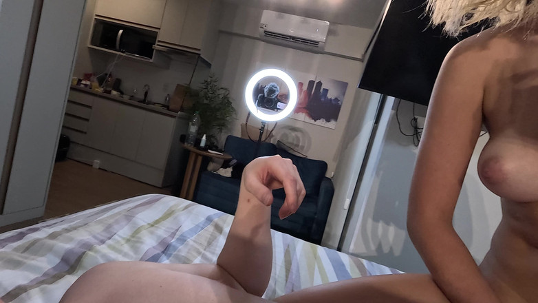 FlirtynDirty: Dia adalah seorang gadis skater (pov)