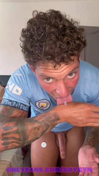 BoyGym: Fotbalový hráč obrovský cumshoot! hrajte Zápas se mnou