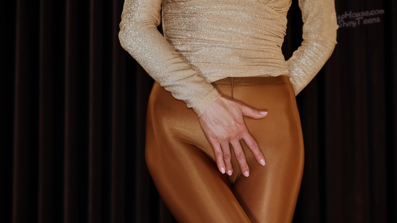 Shiny teens: 907 Ciorapi spandex din bronz lucios