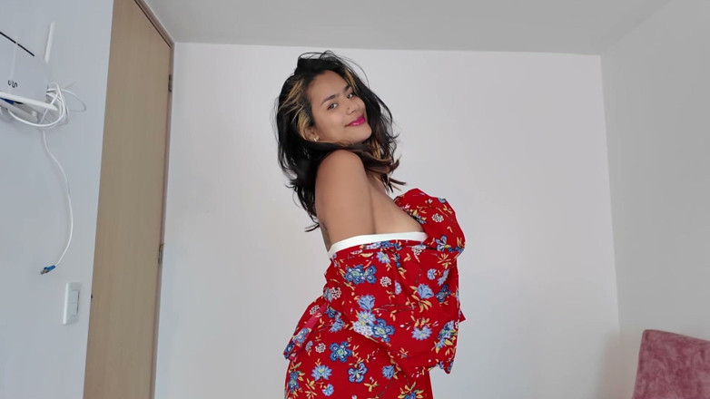 Mhara Hills: Geisha sexy face striptease