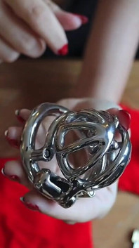 New Rigid Chastity Cage membuka kotak