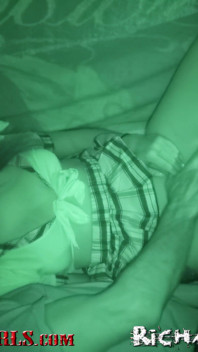 Fată obraznică înghite sperma bătrânului - camera 1