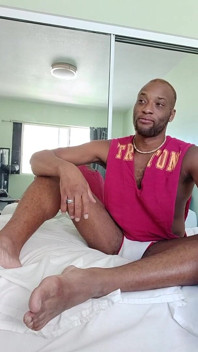 Kennie Jai chevauche sa bite pour vous !
