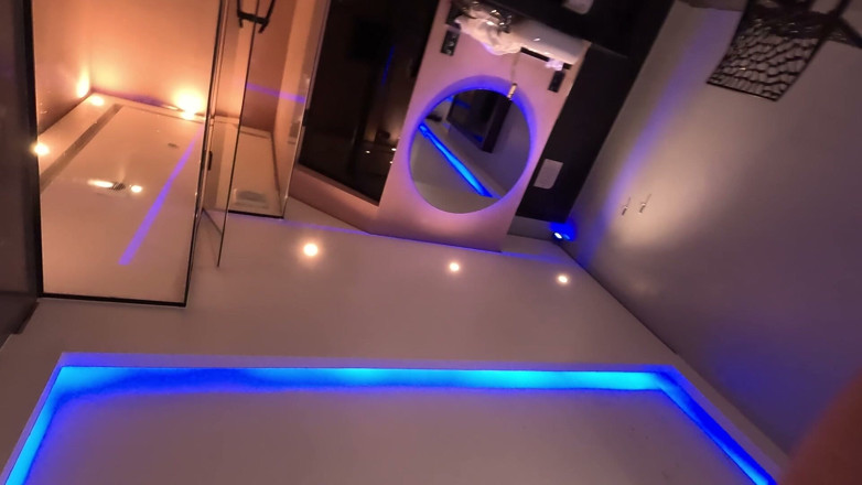 Flirty n Dirty: Latina přináší svou zrzavou kamarádku do pov FFM trojky creampie