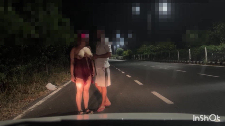Indian Couplexx: Indiancă bhabhi sexy futându-se cu un străin pe drum