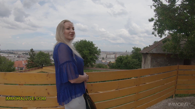 Immoral Family: Tatăl vitreg și fiul vitreg agață o mamă sexy excitată după...