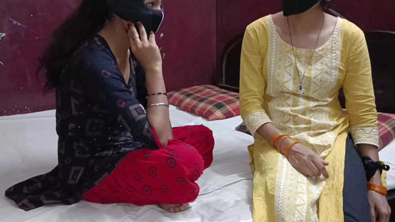 HousewifeGeeta: Sugând pula și futând, pe rând, ambele soții care se luptă!...