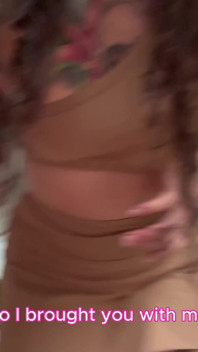 ヨガパンツで大きなおならをするのを見て