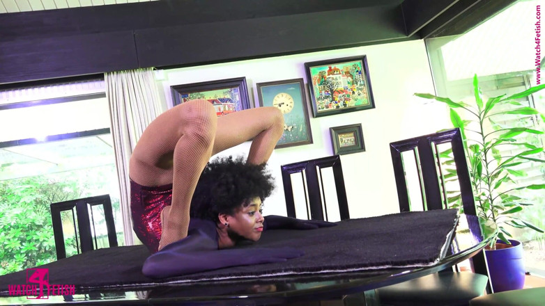 Gymnastic: Chuẩn bị cho buổi biểu diễn buổi tối