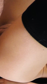 Gadis kurus 18 tahun pantatnya dientot di depan kamera