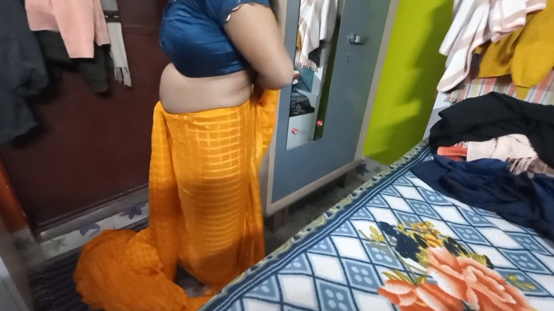 Manjushukla: Very Beautiful Bhabhi in Yellow Saree
