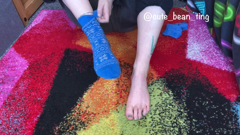 Alice Bean: Бін знімає свої шкарпетки
