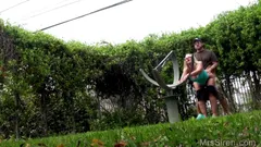 Una maliziosa troia all'aperto