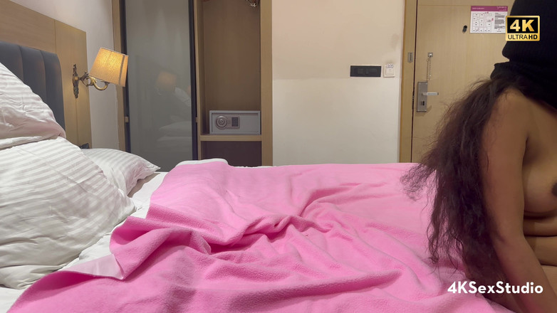 4K sex studio: Il Primo Sesso Di Alia Con L'amico Del Marito (non Circonciso)