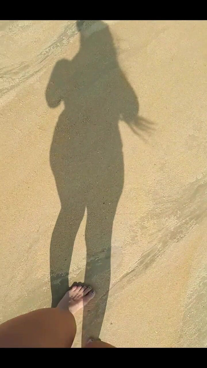 FrauleinP: Beach Pee Desperation