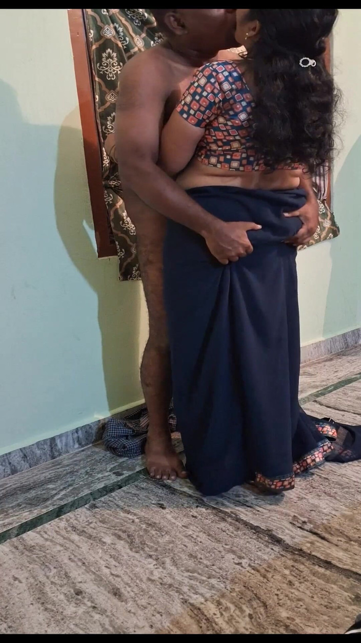Sexy sindu: Istri nakal lagi asik sama tetangganya pakai kain sprei