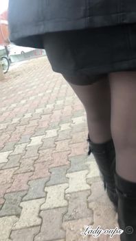 Mini Jupe En Cuir Sans Culotte Et Exhibition En Public