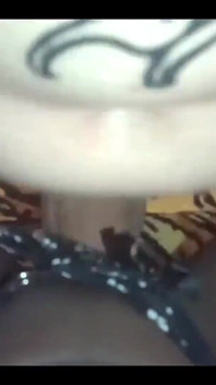 Ébano organiza para fazer anal com seu amante no Dia de Páscoa em troca de um presente surpresa e até mesmo deixá-lo comer sua buceta sem um s