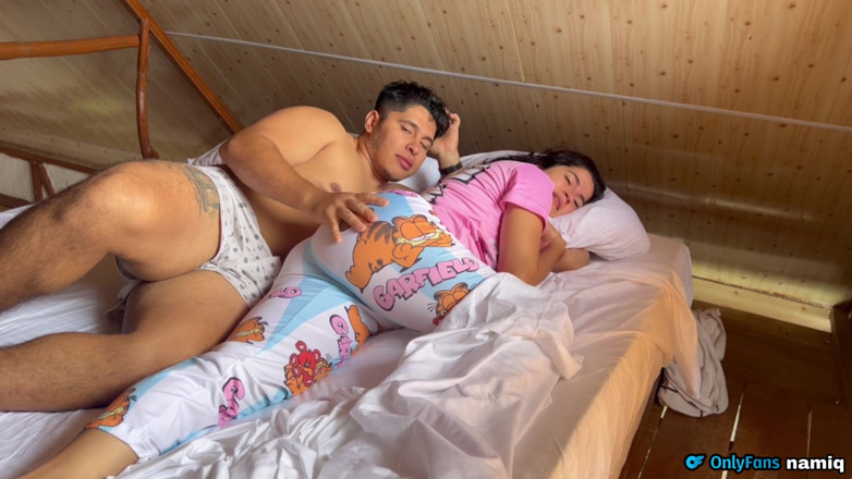 NamiQsein: 나는 이복 자매들에게 섹스를 하도록 설득합니다.