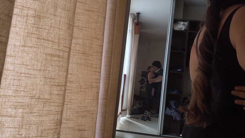 Moo DBOXXX: मैं अकेली सौतेली मम्मी के साथ जोश से चुंबन करता हूं जो वास्तव में पागल चीजें करना चाहती है