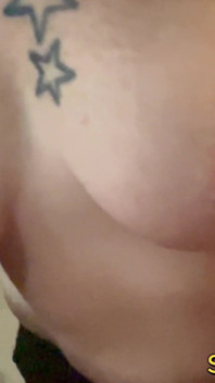 Rothaarige straßen-hure freut sich darauf, ihren ersten porno zu machen!!