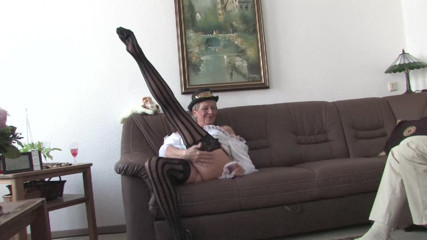 Mature Climax - 100% Mature Videos: 하드코어 자지를 따먹는 섹시한 스타킹을 입은 사랑스러운 할머니