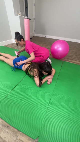 Sasha Pearl: Esneme sahibesi, diğer adıyla Chloe Amour beni esnetiyor