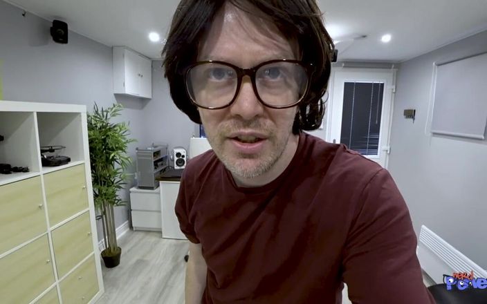 Nerd Pervert: Alora Lux - Spunk Překvapení